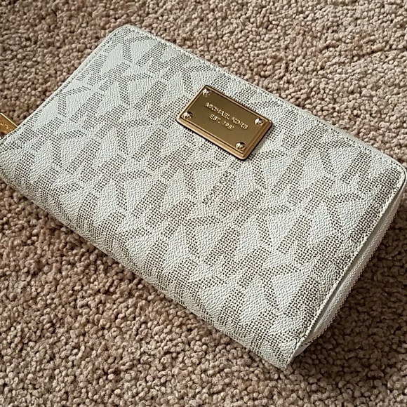 Michael Kors Handbags - Large Michael Kors clutch/wallet